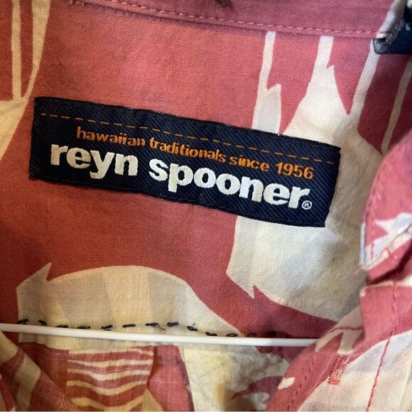 Reyn Spooner Red-White Sailboat Short Sleeve Button Down Shirt in Size Medium - Picture 2 of 6